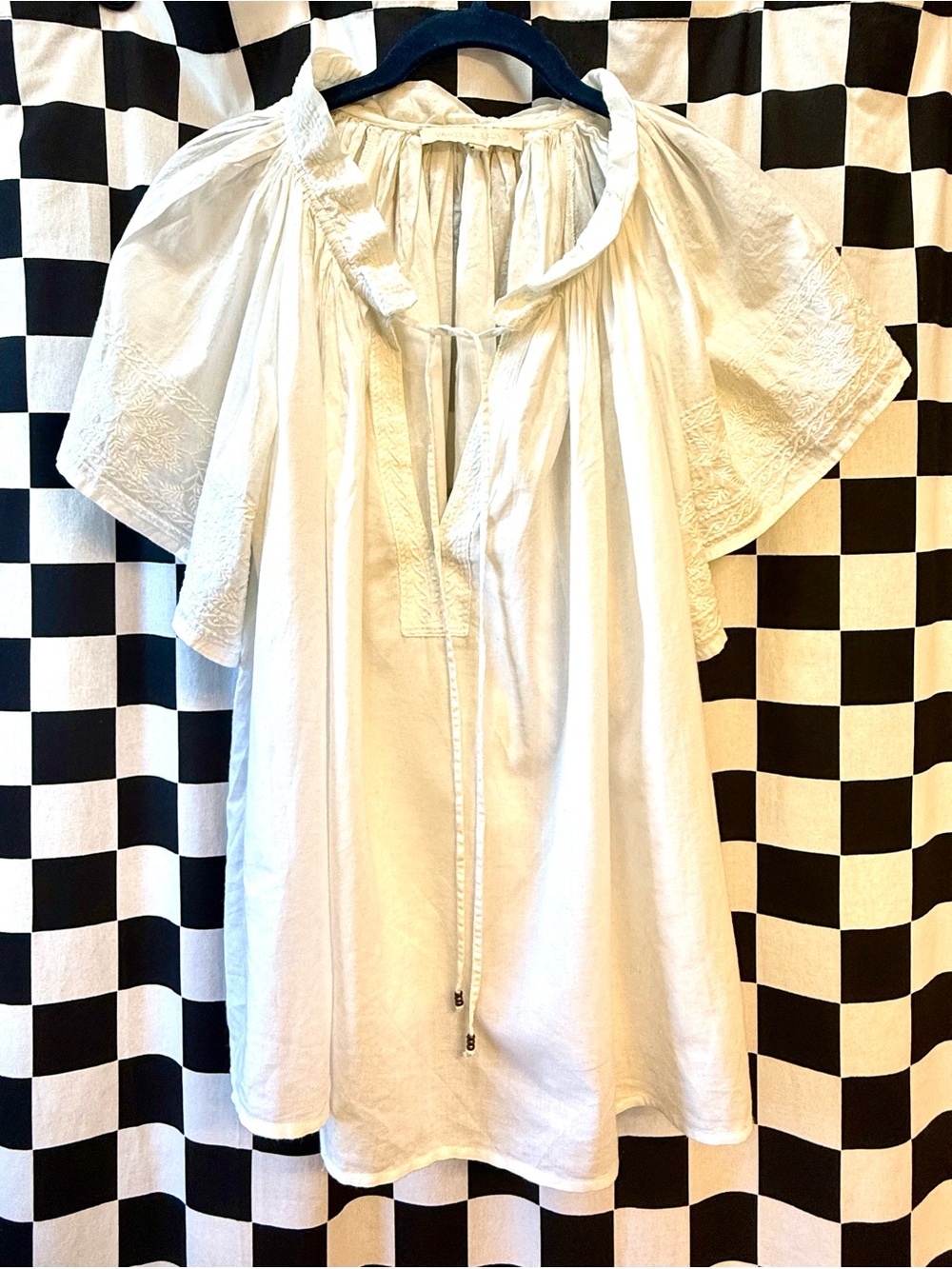Vanessa Bruno cotton v-neck blouse in off-white. Size: 36 (US 4)